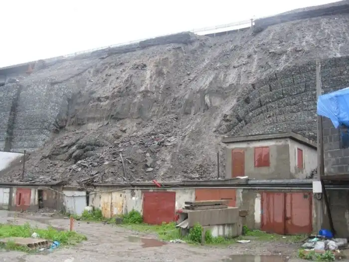 Обрушение габионной стены во Владивостоке