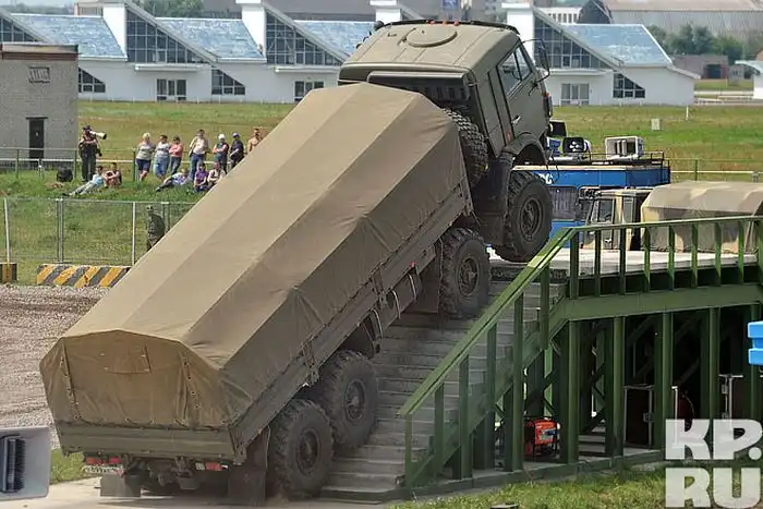 Демонстрация новейшей отечественной техники