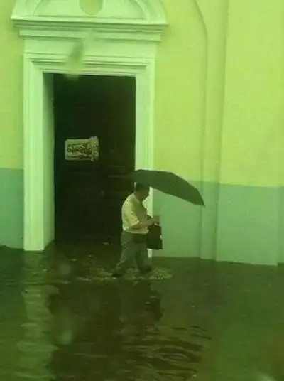 Центр Москвы затопило после ливня