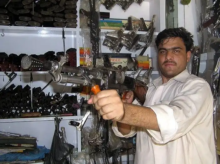 Оружейная фабрика в Пакистане
