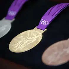 Сколько олимпийцам платят за золото ?