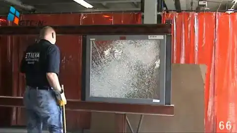 Невероятно крепкое бронированное стекло