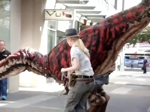 Динозавр в Мельбурне