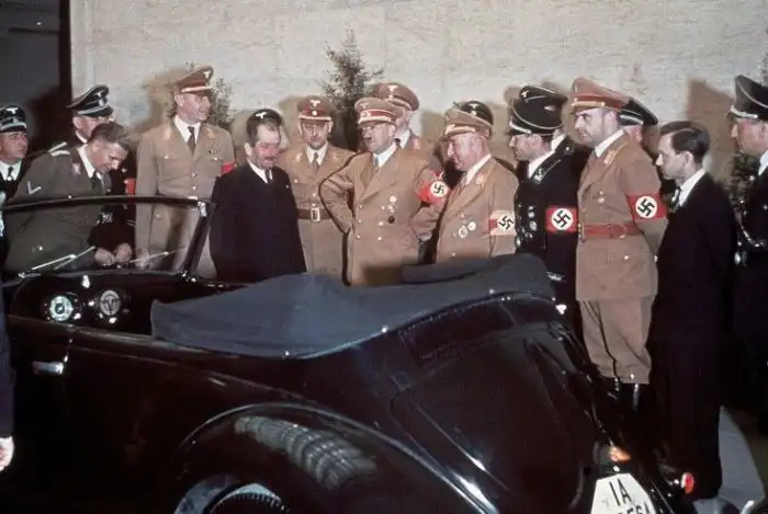Цветные архивные снимки с юбилея Гитлера