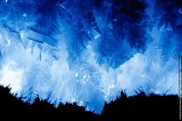 Кунгурская пещера из льда
