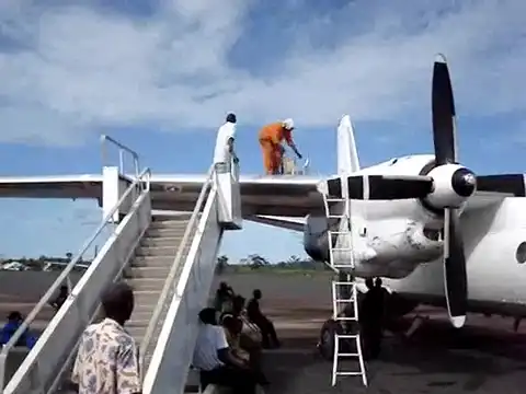 Забавная заправка самолета