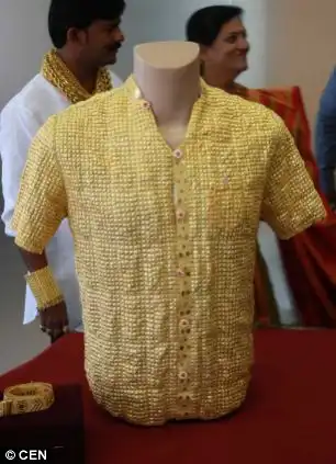 Мужчина тратит более $22,500 на золотую рубашку, чтобы впечатлить дам