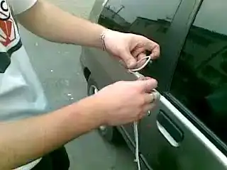 Как открыть автомобиль за 5 секунд при помощи веревки