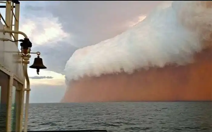 Удивительная пыльная буря в Австралии