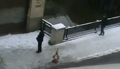 Нарезка падений пешеходов на льду