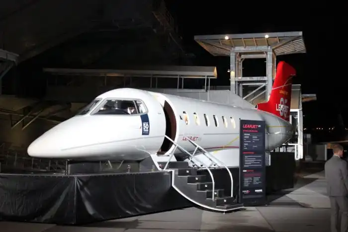 Шикарный интерьер самолета Learjet 85
