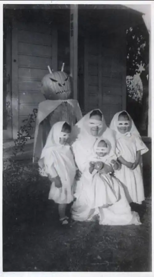 Самые старые и странные костюмы на Хэллоуин