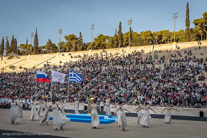 Путь Олимпийского огня из Греции в Москву
