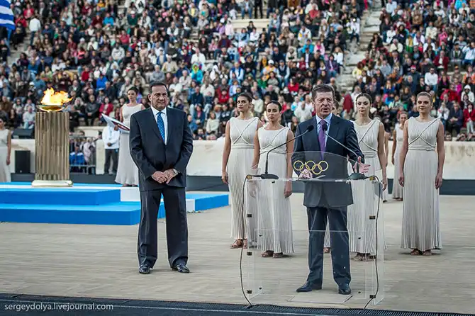 Путь Олимпийского огня из Греции в Москву