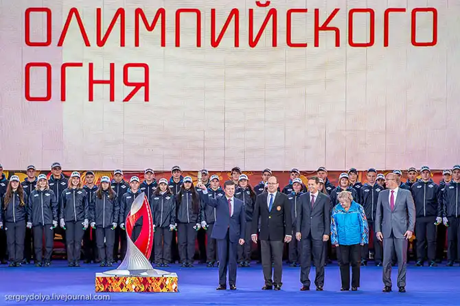 Путь Олимпийского огня из Греции в Москву