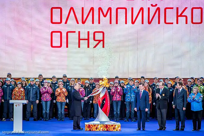 Путь Олимпийского огня из Греции в Москву
