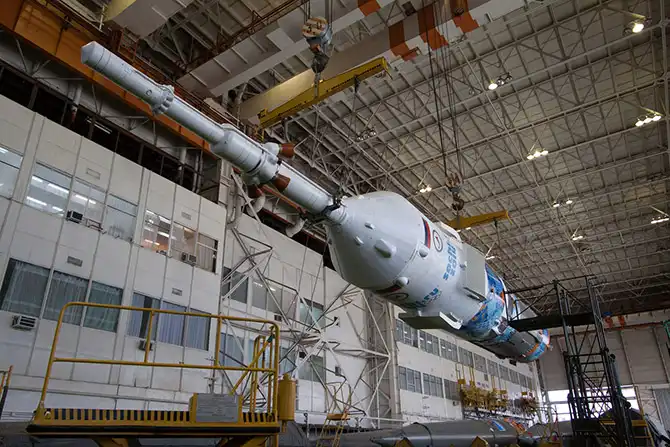 Старт космического корабля «Союз» с олимпийским факелом