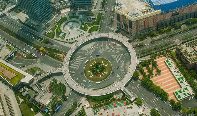 Необычный пешеходный переход в Шанха