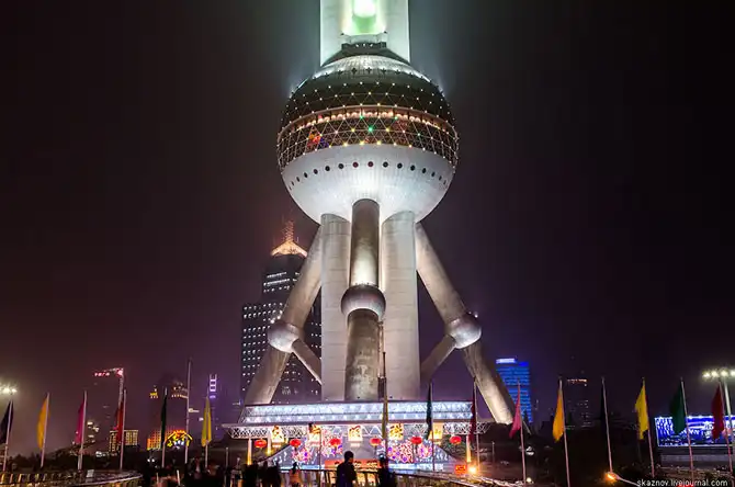 Необычный пешеходный переход в Шанха