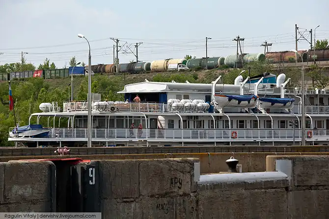 Как работает судоходный шлюз Волжской ГЭС