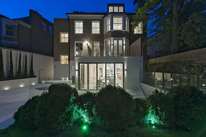 Пятиэтажный особняк в викторианском стиле