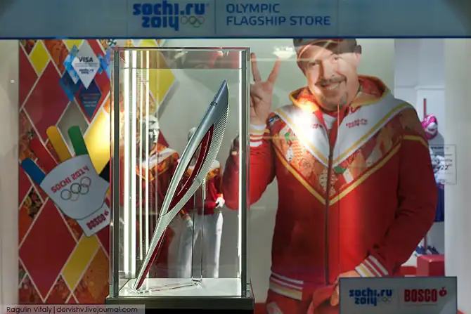 Экскурсия на выставку Олимпийских факелов в ГУМе