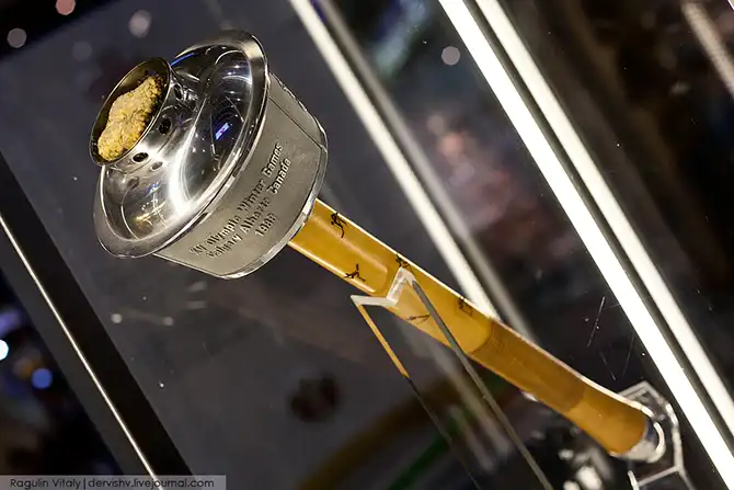 Экскурсия на выставку Олимпийских факелов в ГУМе