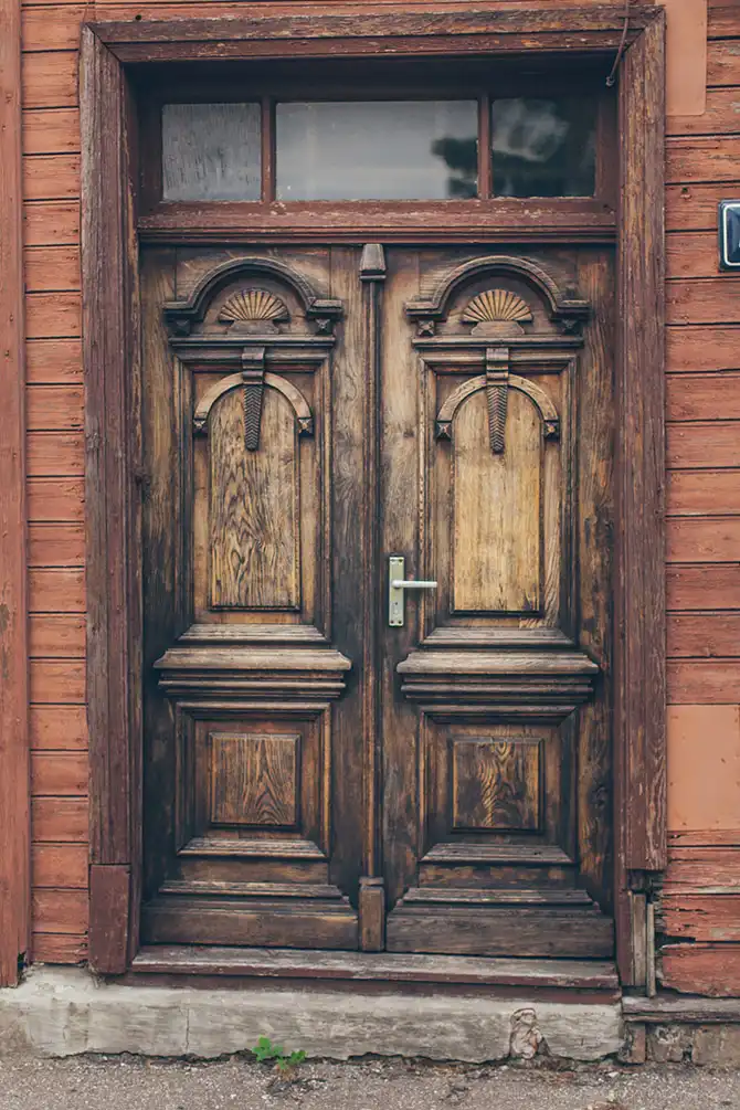 Как выглядят двери в разных уголках Европы