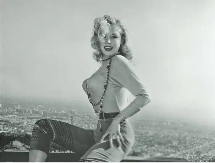 Бетти Бросмер — идеал женской фигуры 50-х годов