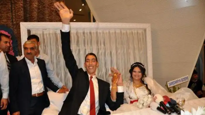 Свадьба самого высокого человека в мире по имени Султан Косен