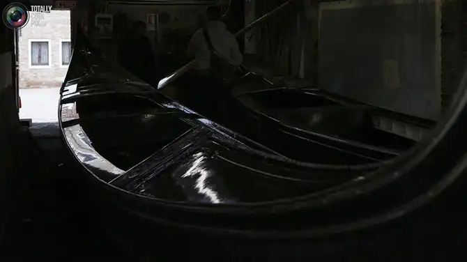 Как изготавливают гондолы в Венеции