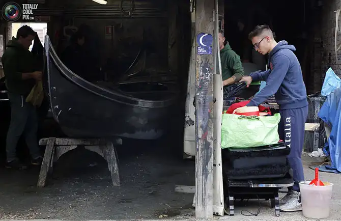 Как изготавливают гондолы в Венеции