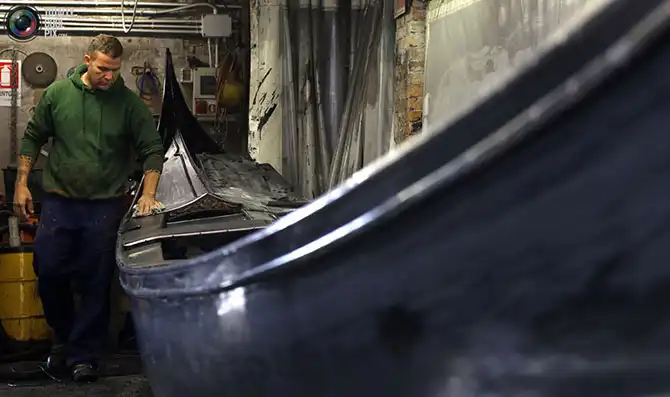 Как изготавливают гондолы в Венеции