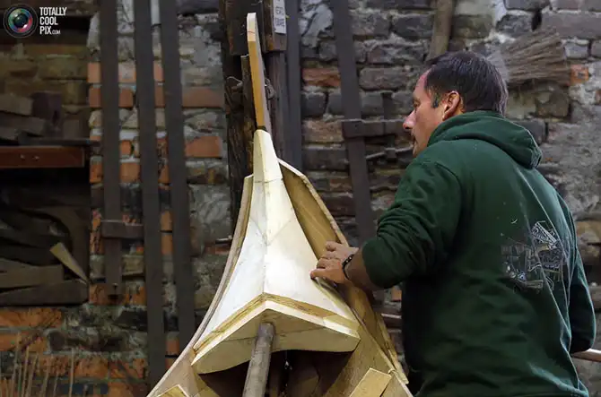 Как изготавливают гондолы в Венеции