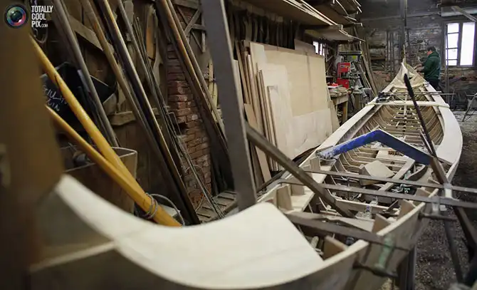 Как изготавливают гондолы в Венеции