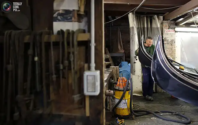 Как изготавливают гондолы в Венеции