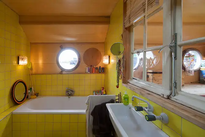 Дом на барже в Амстердаме