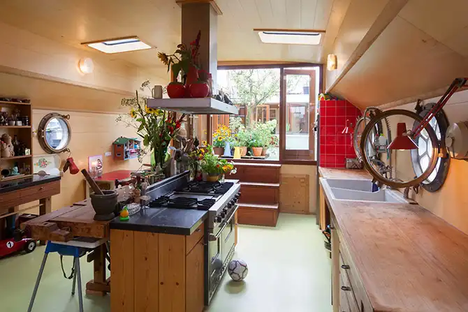 Дом на барже в Амстердаме