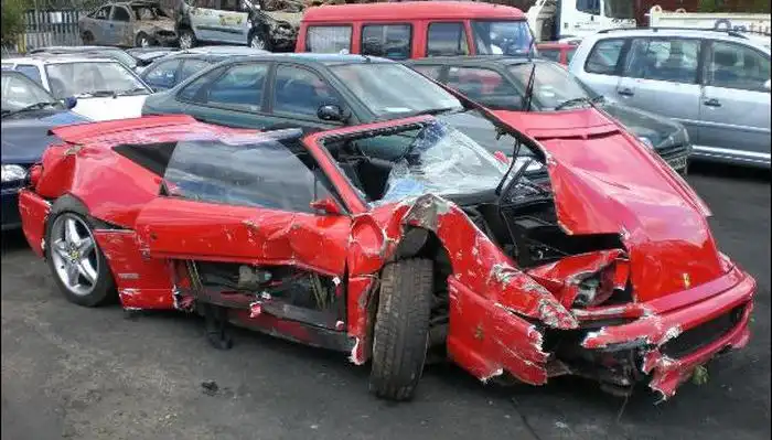 Разбитые вдребезги суперкары Ferrari