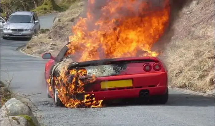 Разбитые вдребезги суперкары Ferrari