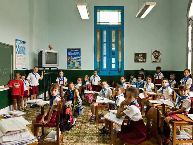 Как выглядят ученики и школьные классы в 15 странах мира