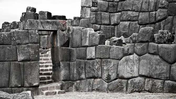 9 объектов и сооружений, в происхождении которых люди подозревают инопланетян