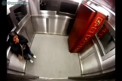 С гробом в одном лифте