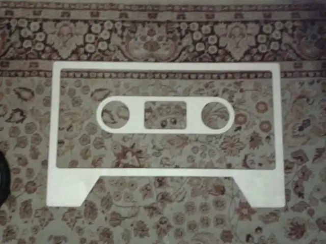 Журнальный столик в форме аудиокассеты