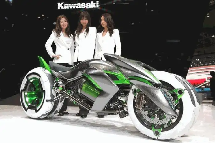 Kawasaki презентавала электротрицикл с изменяемой геометрией