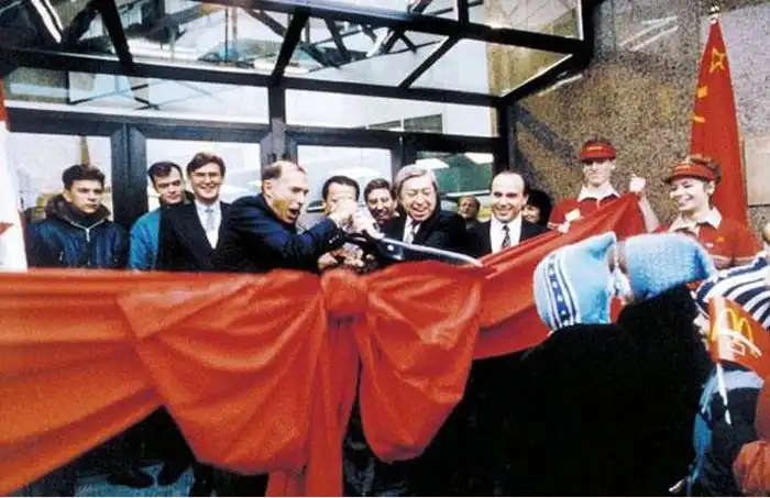 Открытие первого в СССР ресторана Макдоналдс