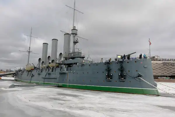Крейсеру "Аврора" вернут плавучесть и исторический облик