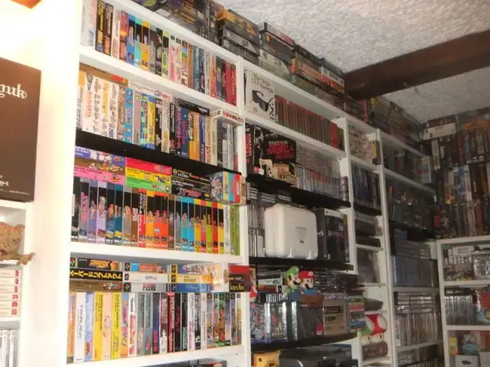 Огромная коллекция игр выставлена на eBay