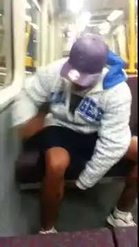 Прикольный фристайл во время езды в поезде