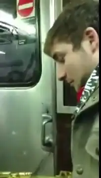 Настоящий батл саксофонистов в вагоне метро